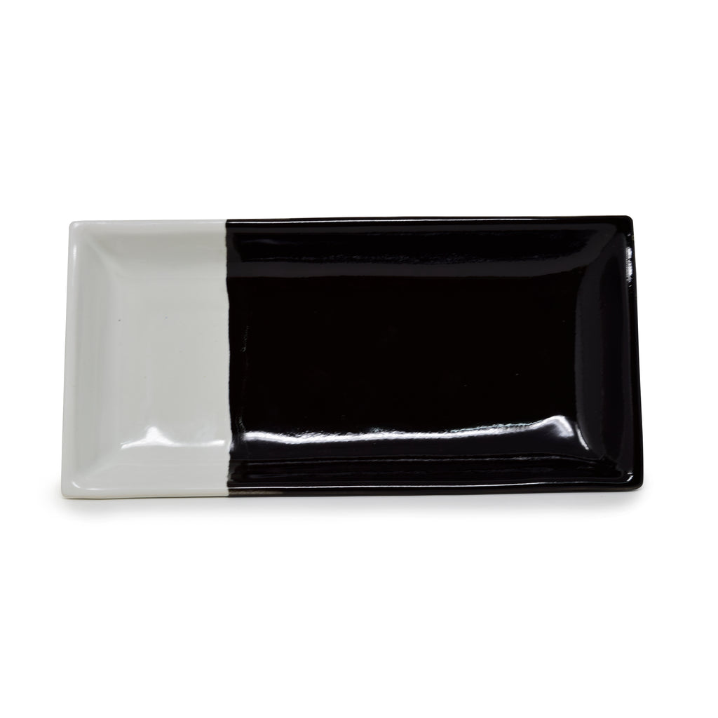 Rectangular ceramic plate with black and white two-tone design 